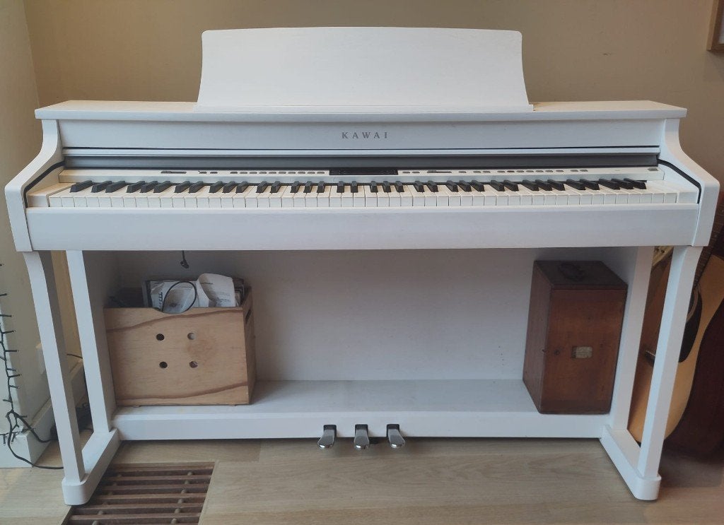 Kawai CN35 digitale piano — wit — pedalen defect, Ophalen, Gebruikt, Wit, Digitaal