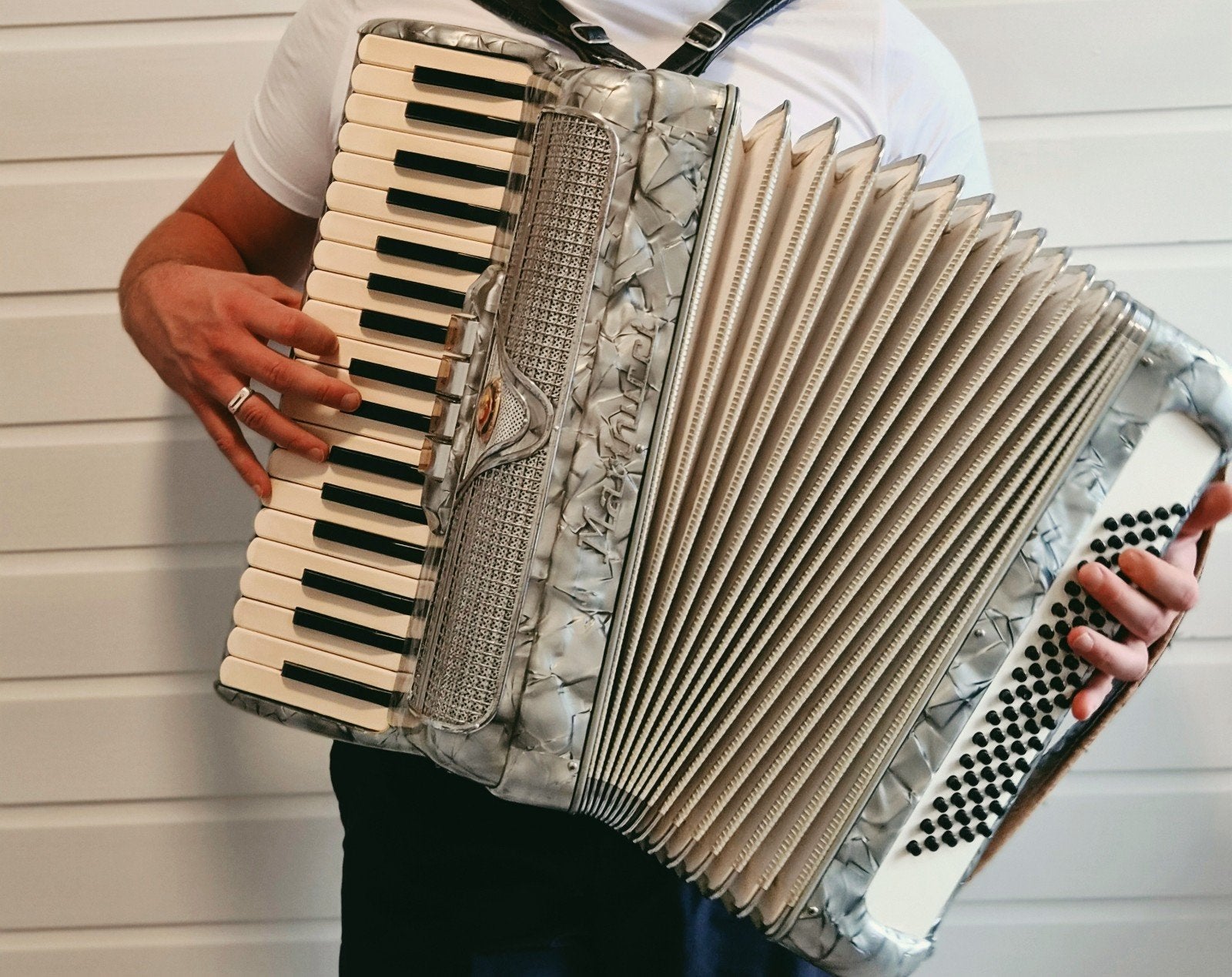 Marinucci 80 bass 3 korige Accordeon
Pracht exemplaar zo zie, Ophalen, Overige formaten, Met koffer, Toetsaccordeon