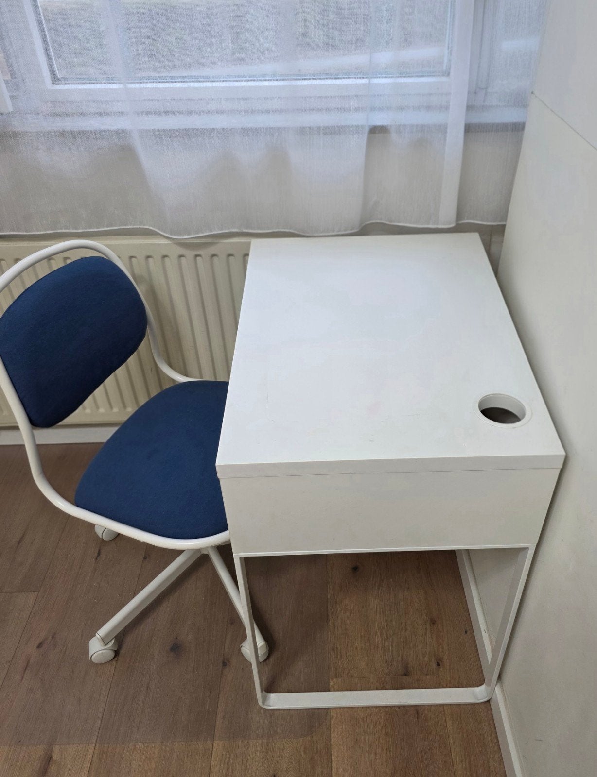 2x IKEA MICKE kinderbureau met ÖRFJÄLL bureaustoel, Ophalen, Opbergruimte, Gebruikt, IKEA