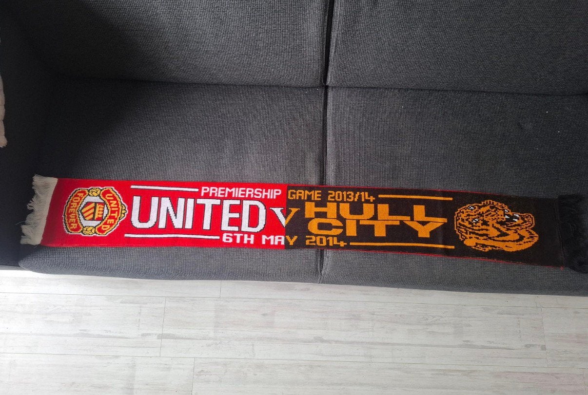 Manchester United Hull City sjaal, Verzamelen, Ophalen of Verzenden, Zo goed als nieuw, Buitenlandse clubs, Vaantje of Sjaal