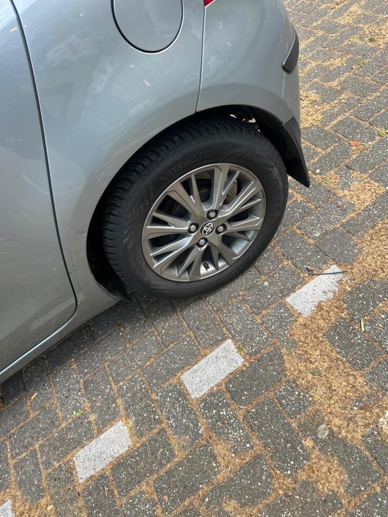 4 Velgen met Banden voor Toyota Yaris, Auto-onderdelen, Banden en Velgen, 15 inch, Banden en Velgen, All Season, 185 mm