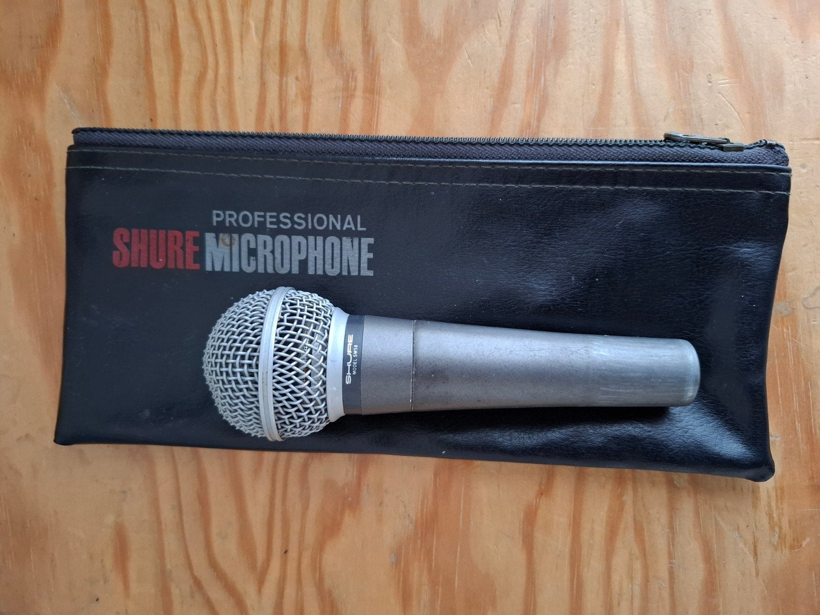 Shure Professionele Microfoon met Etui, Muziek en Instrumenten, Microfoons, Ophalen, Gebruikt, Zangmicrofoon