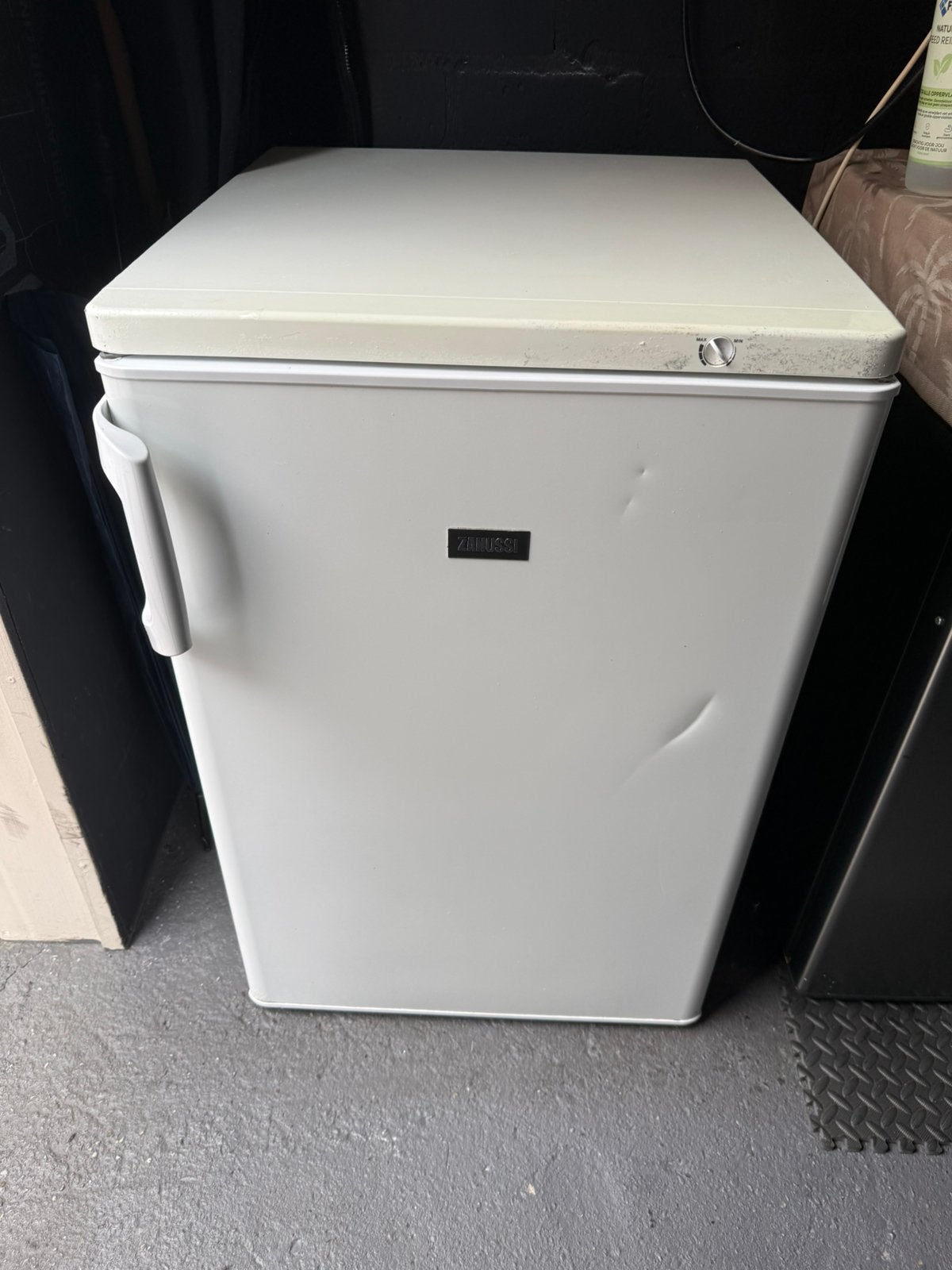 Te koop vriezer, Ophalen, Zo goed als nieuw, Minder dan 60 cm