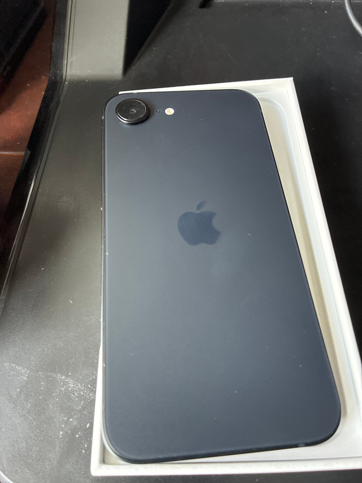 Nieuwe iPhone 16e 128GB Zwart met Mobiparts hoesje, Ophalen, Zwart, Nieuw, 128 GB