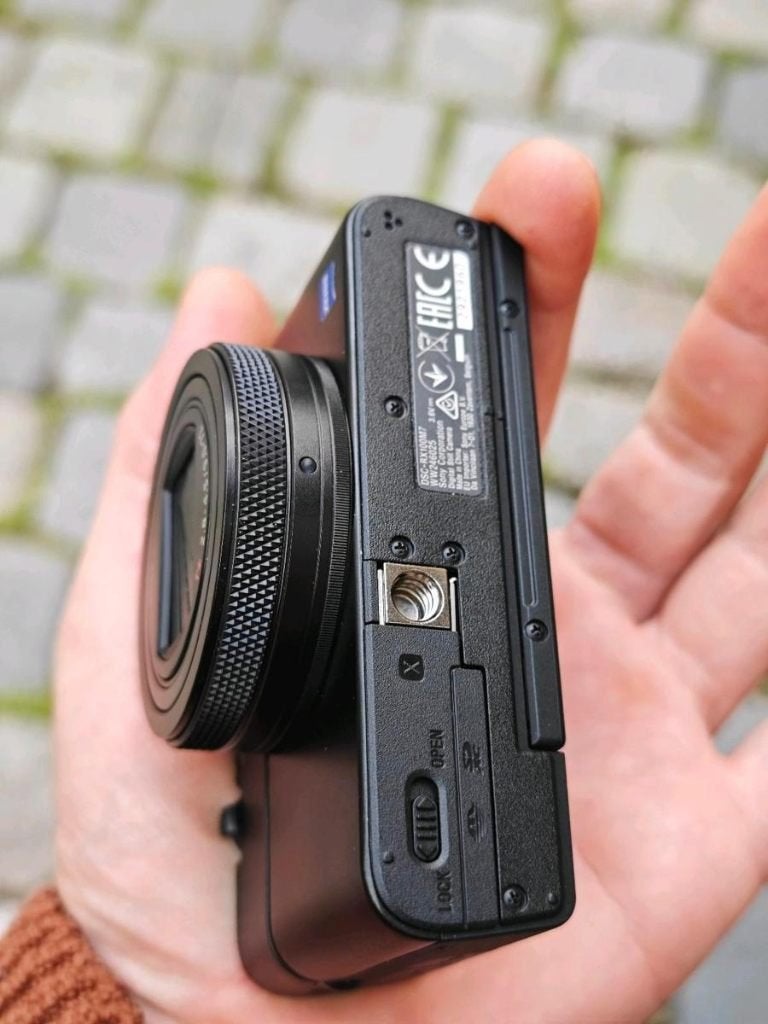 Foto 5 van Sony RX100 VII met accessoires in nieuwstaat