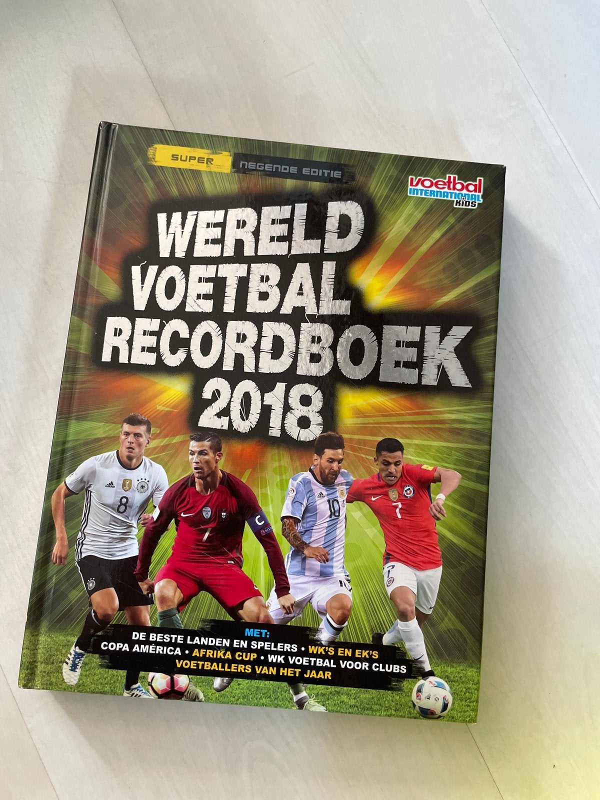 Voetbal International Kids Wereld Voetbal Recordboek 2018, Ophalen of Verzenden, Zo goed als nieuw, Balsport