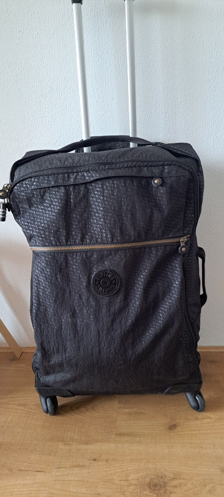 Zwarte kipling koffe met wieltjes en uitschuifbare handgreep, Overige materialen, Wieltjes, Gebruikt, 50 tot 60 cm