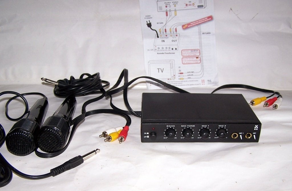 Karaoke set met 2 microfoons. Geen netstroomadapter (9v)., Ophalen of Verzenden, Zo goed als nieuw, Complete set