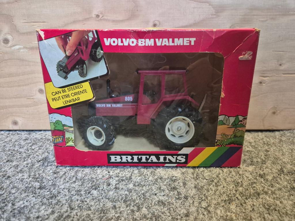 Britains 9515 Valmet 805 tractor, Ophalen of Verzenden, Nieuw, Tractor of Landbouw, Britains
