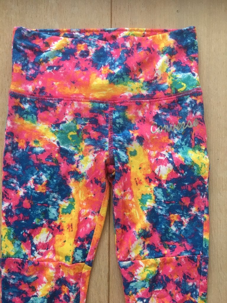 Vrolijke Converse (sport)legging | 128-140 | tie-dye look, Kinderen en Baby's, Kinderkleding | Maat 128, Broek, Gebruikt, Meisje