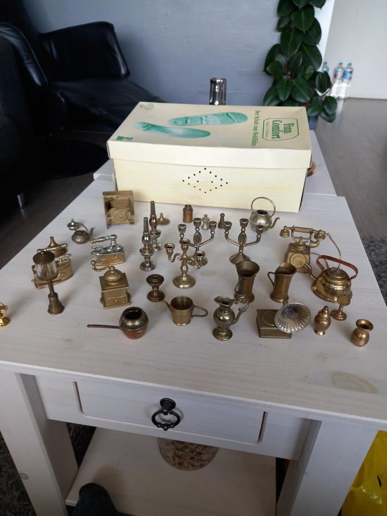Verzameling van miniatuur koperen en bronzen objecten, Ophalen of Verzenden, Koper of Brons