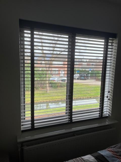 2x houten luxaflex bruin, Ophalen, Gebruikt, 100 tot 150 cm, Bruin