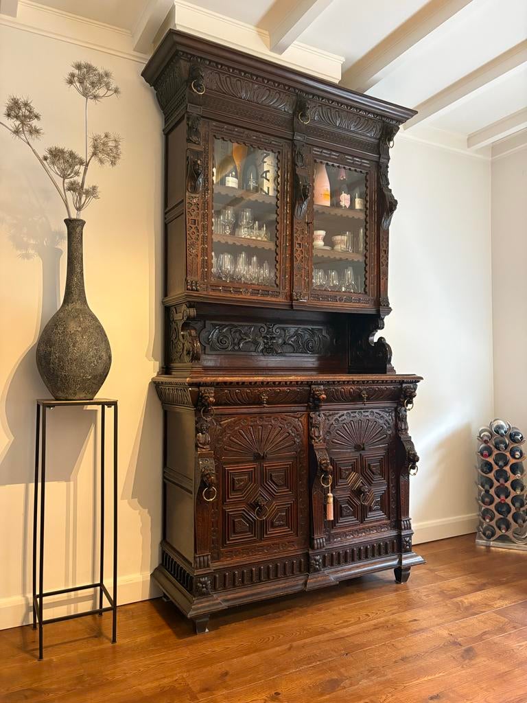 Antieke buffetkast met glas, Ophalen