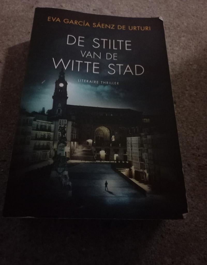 eva garcía sáenz de urturi - de stilte van de witte stad, Ophalen of Verzenden, Zo goed als nieuw