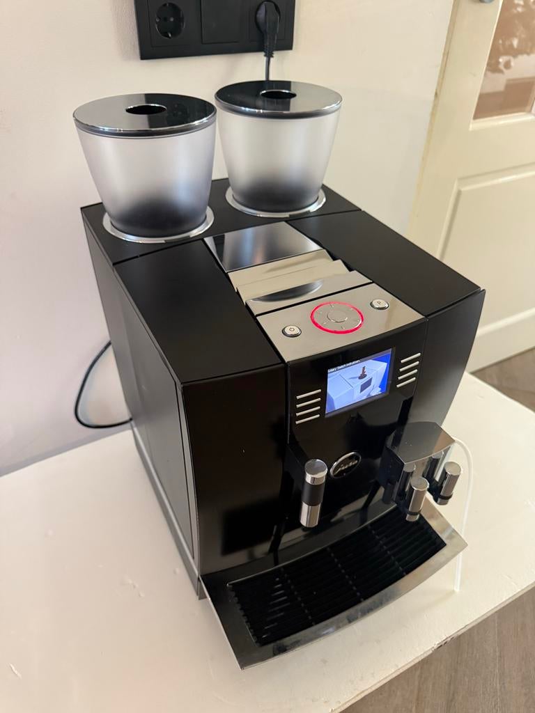 Jura GIGA X8c Gereviseerd - Pianozwart - 6 mnd Garantie, Witgoed en Apparatuur, Koffiezetapparaten, Espresso apparaat, Jura, 10 kopjes of meer