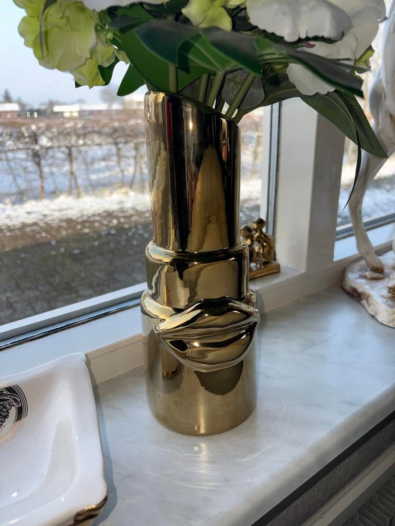 Gouden Lipstick Vaas nieuw, Huis en Inrichting, Woonaccessoires | Vazen, Overige materialen, Gebruikt, Geel, Ophalen of Verzenden