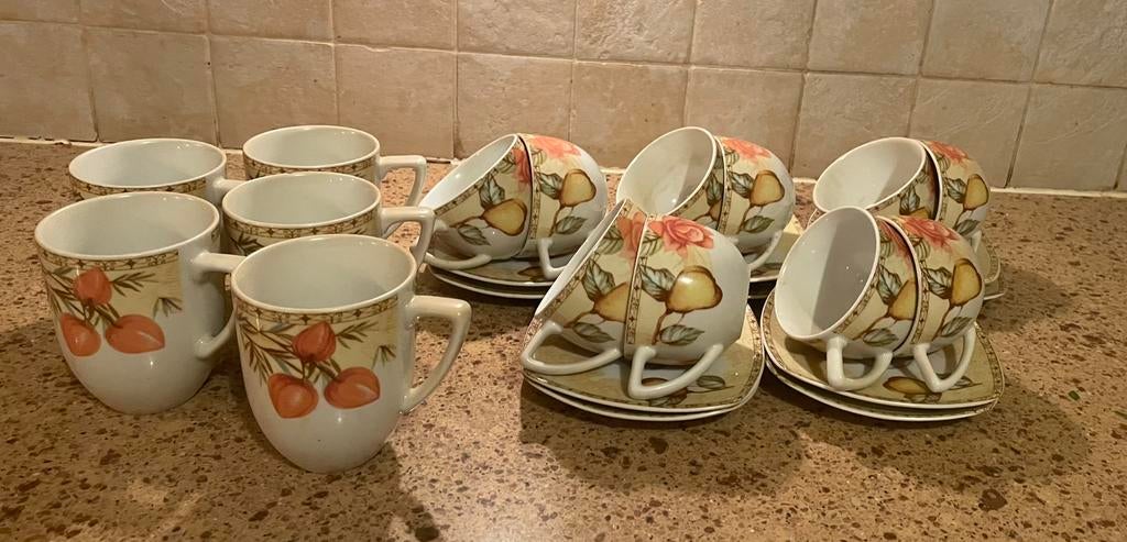 10 kop&schotels en 5 bekers van CreaTable, Ophalen, Porselein, Overige stijlen, Kop(pen) en/of Schotel(s)