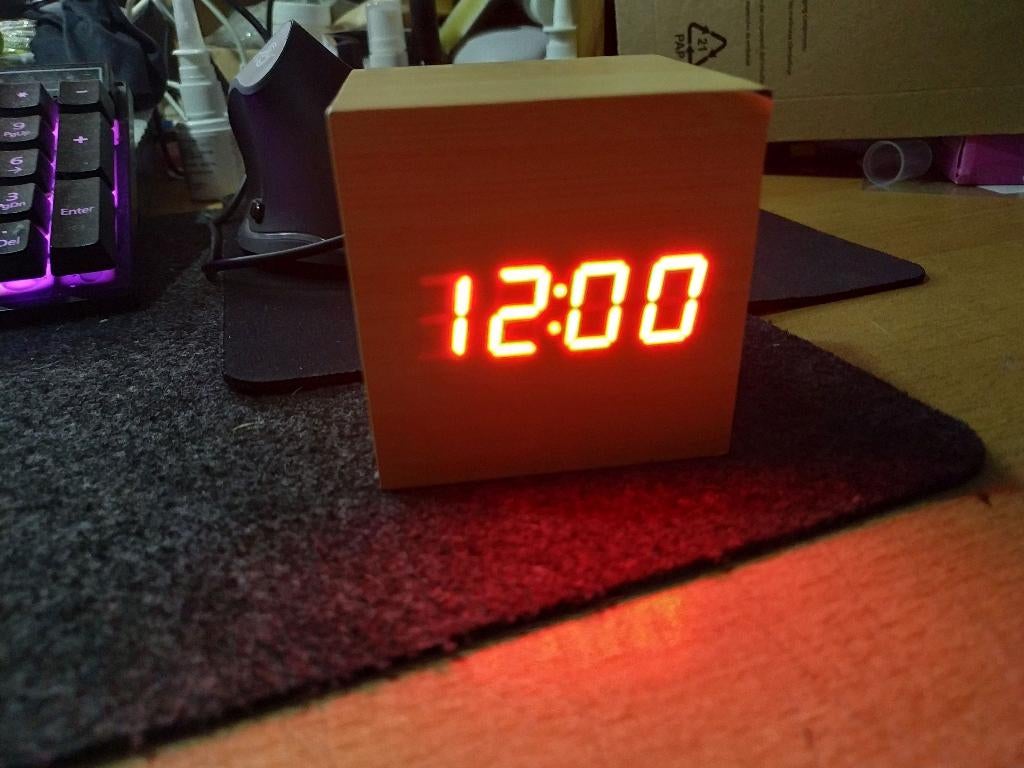 Digitale klok met LED Scherm, Ophalen of Verzenden, Nieuw, Digitaal, Wandklok
