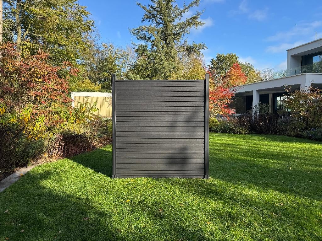 Foto 2 van Aanbieding: Luxe composiet schutting – compleet geplaatst