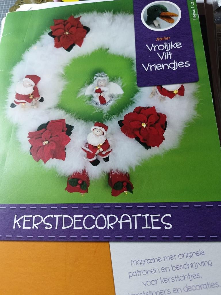 Magazine vrolijke viltvriendjes kerstdecoratie, Hobby en Vrije tijd, Vilt, Ophalen of Verzenden, Boek of Patroon