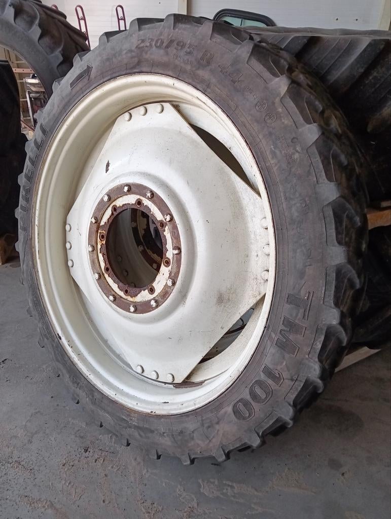 Set Cultuur wielen 230/95R44 (9,5R44), Zakelijke goederen, Agrarisch | Onderdelen | Banden, Velgen en Assen, Ophalen