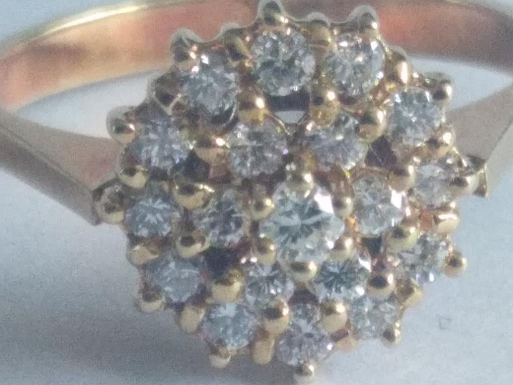 geelgouden RING maat 17, rozet bezet met 19 Briljanten, Ophalen of Verzenden, Zo goed als nieuw, 17 tot 18, Met edelsteen