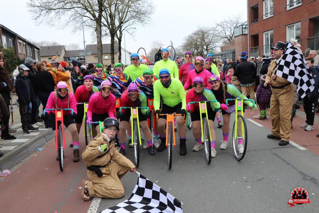 Carnaval grote loopgroep wielrennen Tour du Carnaval, Ophalen, Zo goed als nieuw, Carnaval