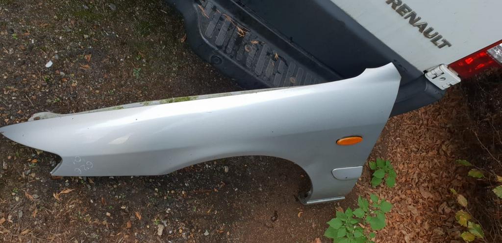 MAZDA 626 VOORSCHERM LINKS BJ 2001, Auto-onderdelen, Carrosserie en Plaatwerk, Spatbord, Gebruikt, Ophalen of Verzenden