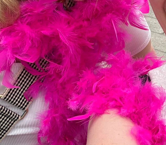 Roze boa’s (vrijgezellen / thema / carnaval) 16 stuks, Ophalen of Verzenden, Gedragen, Huwelijk, Accessoires