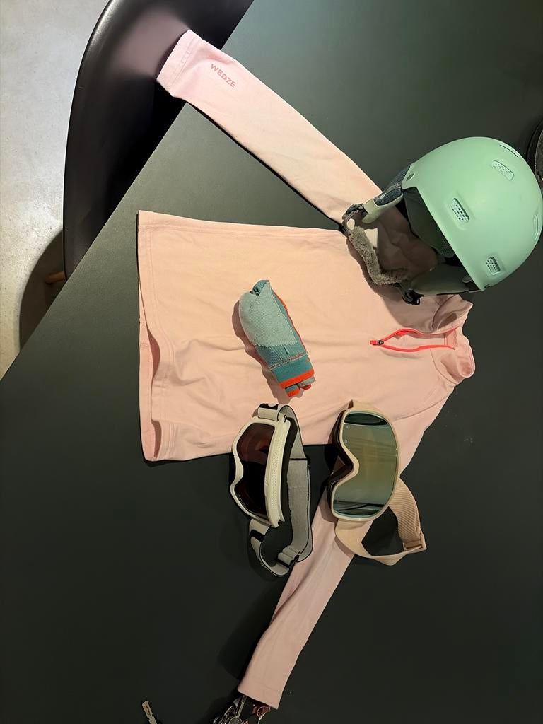Skiset voor meisje 9 jaar: helm, bril, sokken, pully, Sport en Fitness, Skiën en Langlaufen, Overige merken, Gebruikt, Ophalen of Verzenden