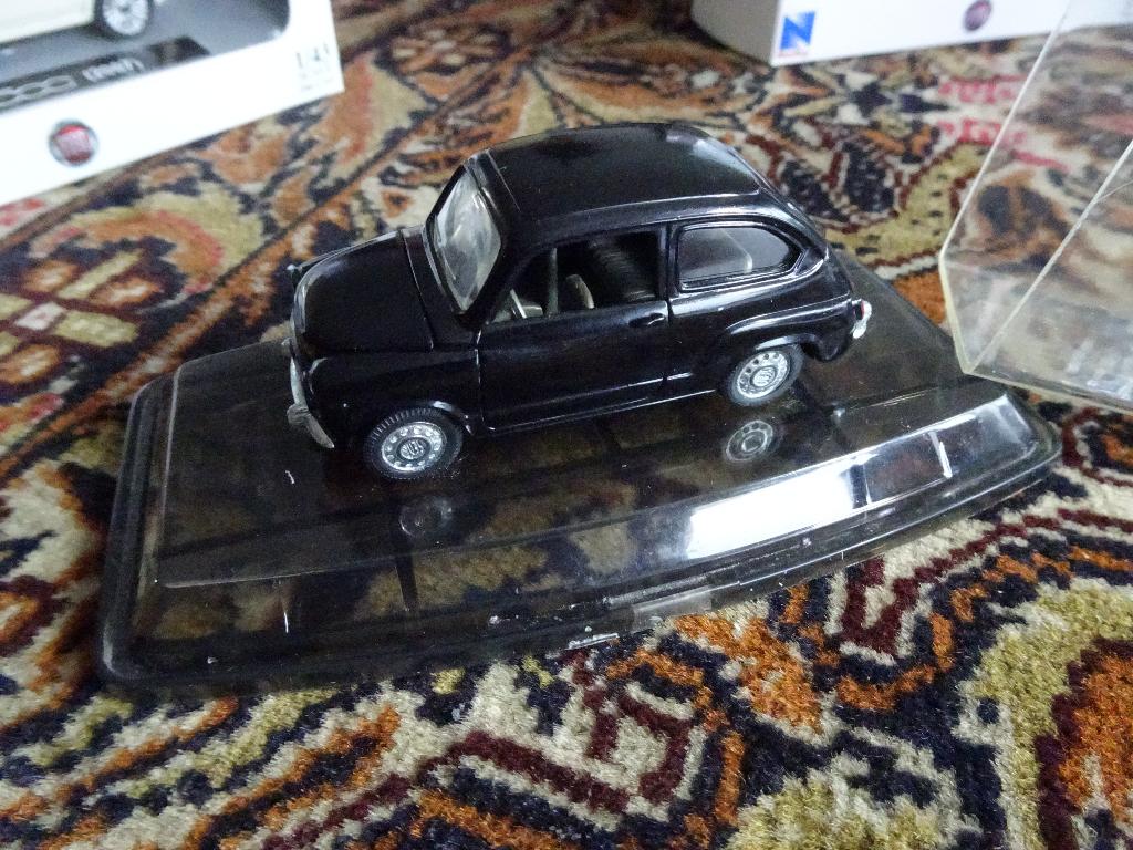 fiat  600 zwart inbox  wel oud merk  pilen zie foto s, Ophalen of Verzenden, Zo goed als nieuw, Auto, Overige merken