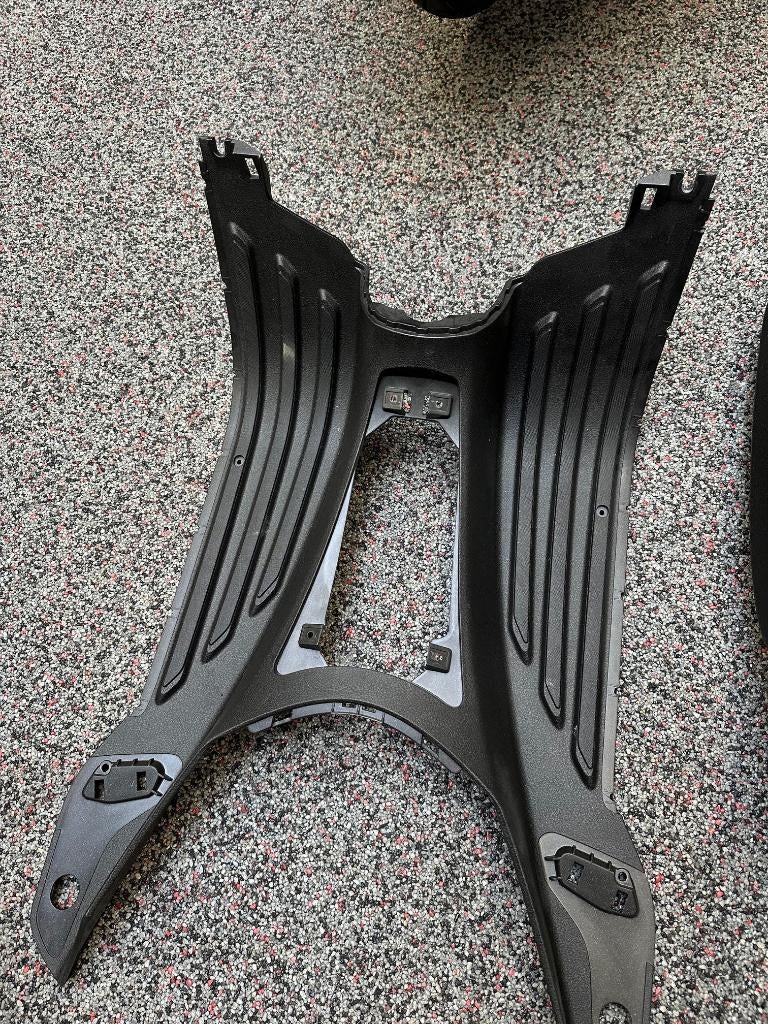 beenschild + treeplank Piaggio Vespa Primavera Sprint, Piaggio, -, -, Nieuw
