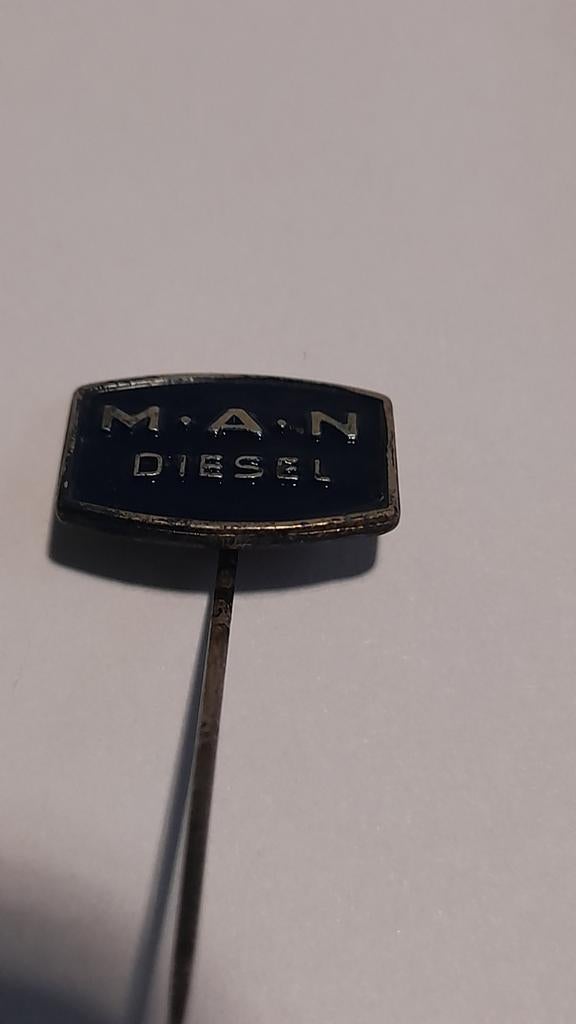 MAN Diesel Speldje, Ophalen of Verzenden, Gebruikt, Merk, Speldje of Pin