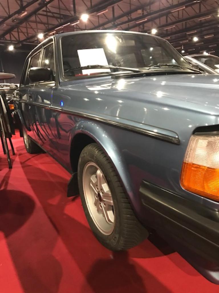 Volvo 240 Turbo in prachtige staat en slechts 178.000km !, Auto's, Achterwielaandrijving, Zwart, Elektrische ramen, Blauw
