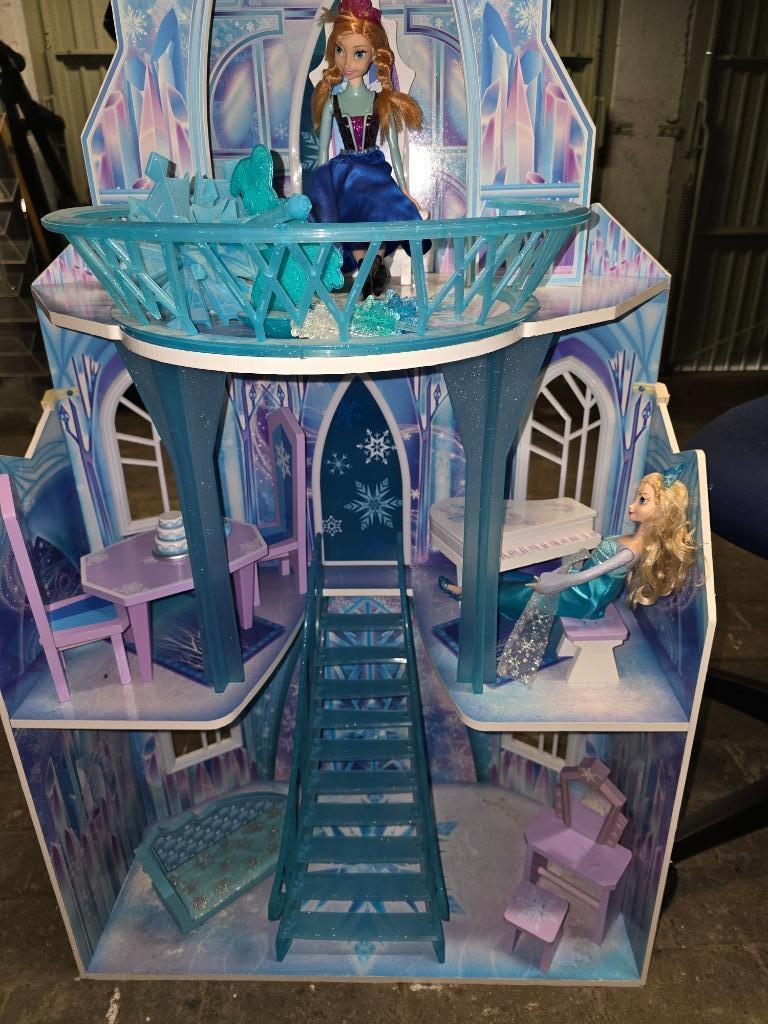 Frozen poppenhuis, Ophalen, Zo goed als nieuw, Poppenhuis