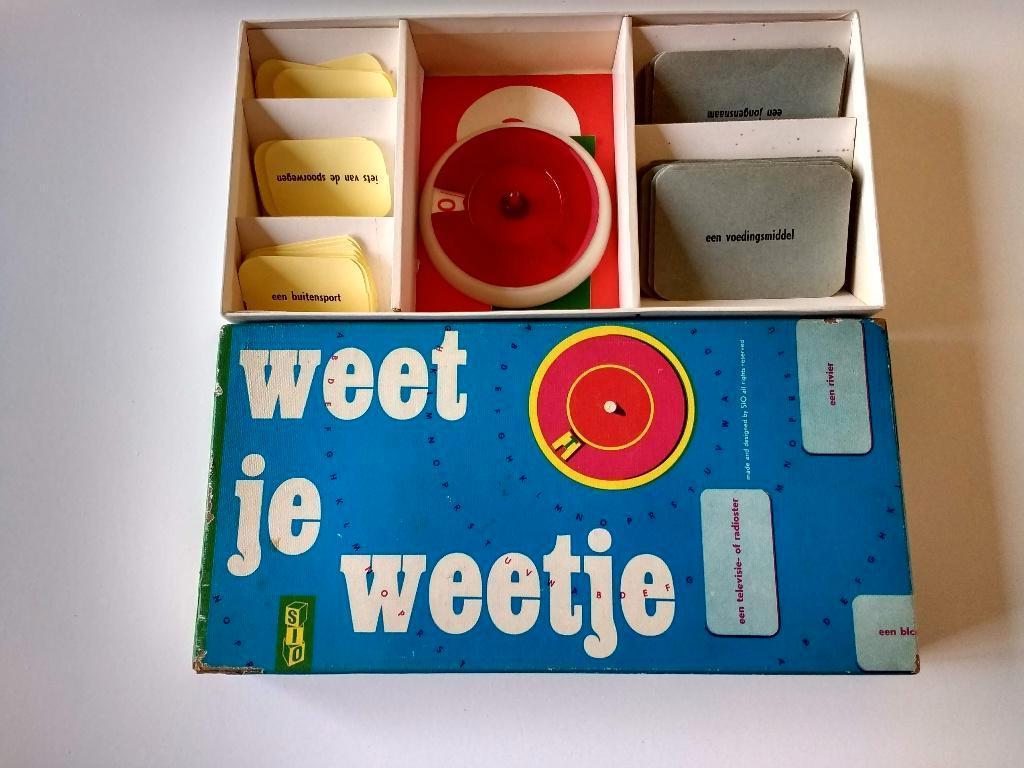 Vintage spel jaren '60 Weet je weetje, lijkt op Pim pam pet, Hobby en Vrije tijd, Gezelschapsspellen | Kaartspellen, Een of twee spelers