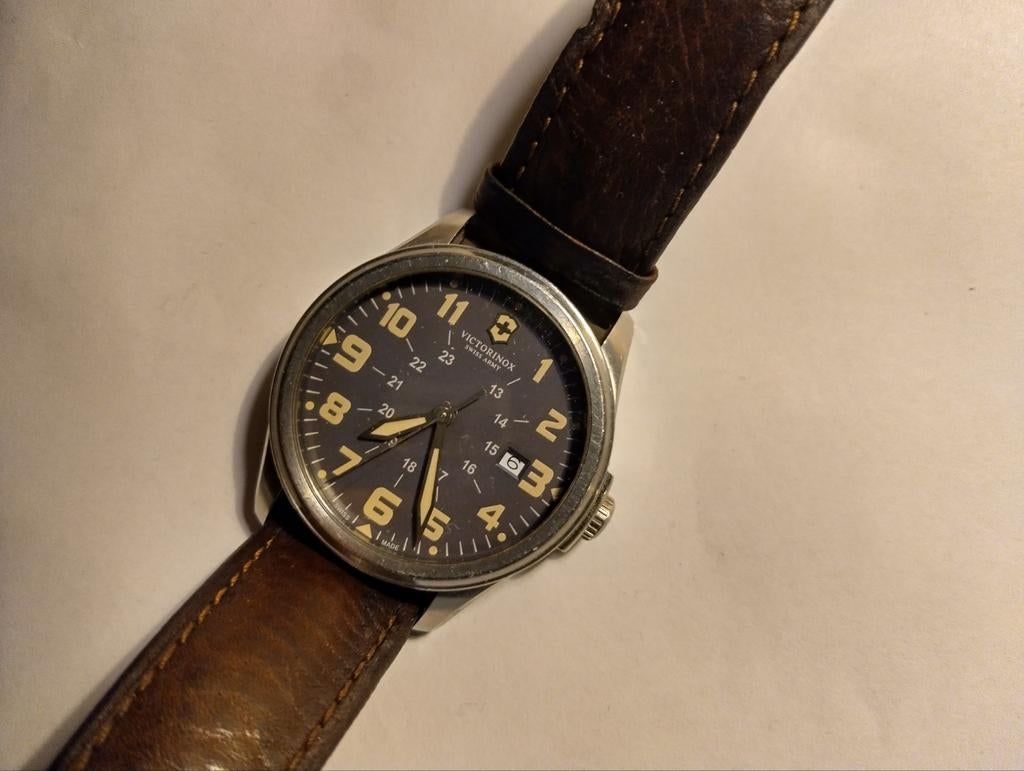 Vintage Militair Horloge - Victorinox Swiss Army 241580, Staal, Polshorloge, Ophalen of Verzenden, Leer