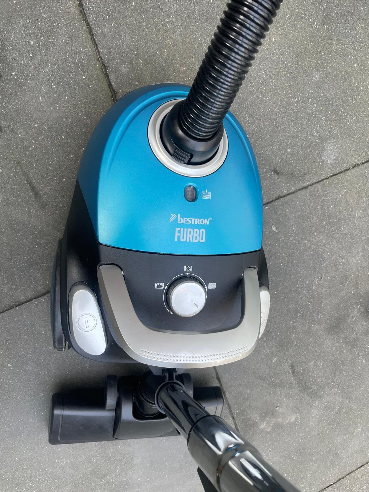 Goedwerkende bestron stofzuiger met 3nieuw extra stofzakken, Witgoed en Apparatuur, Ophalen, Gebruikt