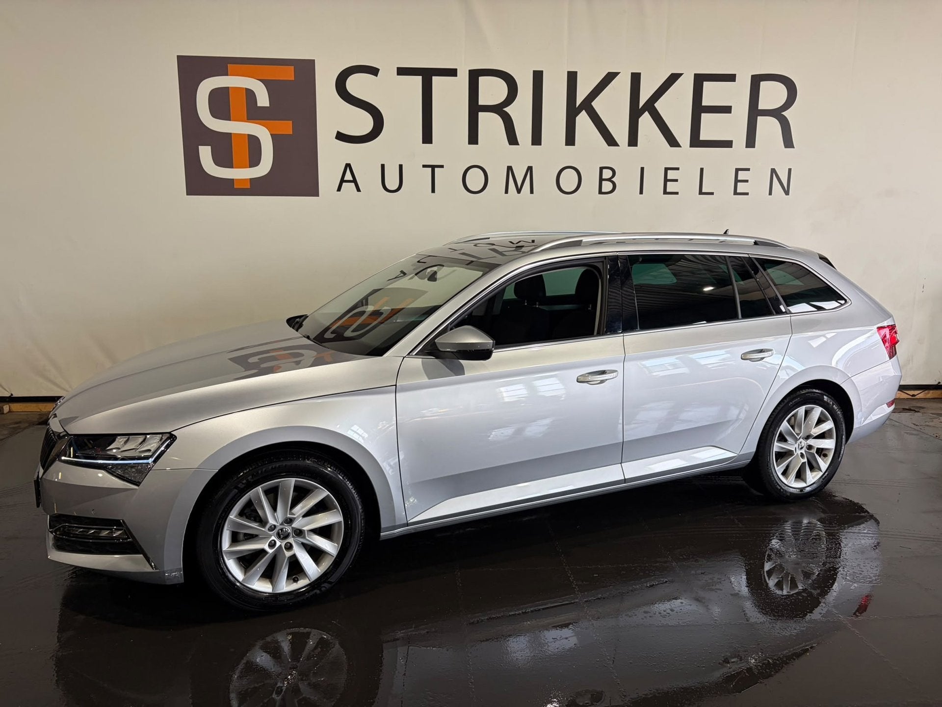 Skoda Superb Combi 1.4 TSI iV Business Edition Plus, Auto's, Dealer onderhouden, Gebruikt, Alcantara, Plug-in hybride