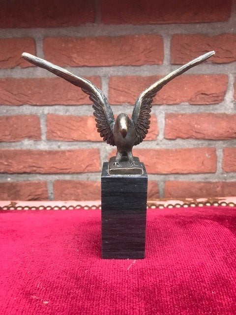 bronzen beeldje van een opvliegende zwaan, Ophalen of Verzenden, Brons