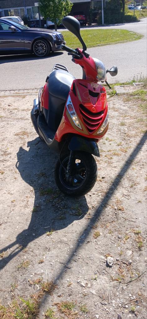 Piaggio Zip2000 A1 NL kenteken 172cc malossi, Fietsen en Brommers, Scooters | Piaggio, Ophalen, Zo goed als nieuw, Tweetakt, Overige modellen