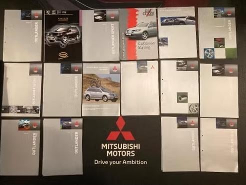TEAB:16 verschillende Mitsubishi Outlander 2003-2006 folders, Ophalen, Zo goed als nieuw, Mitsubishi