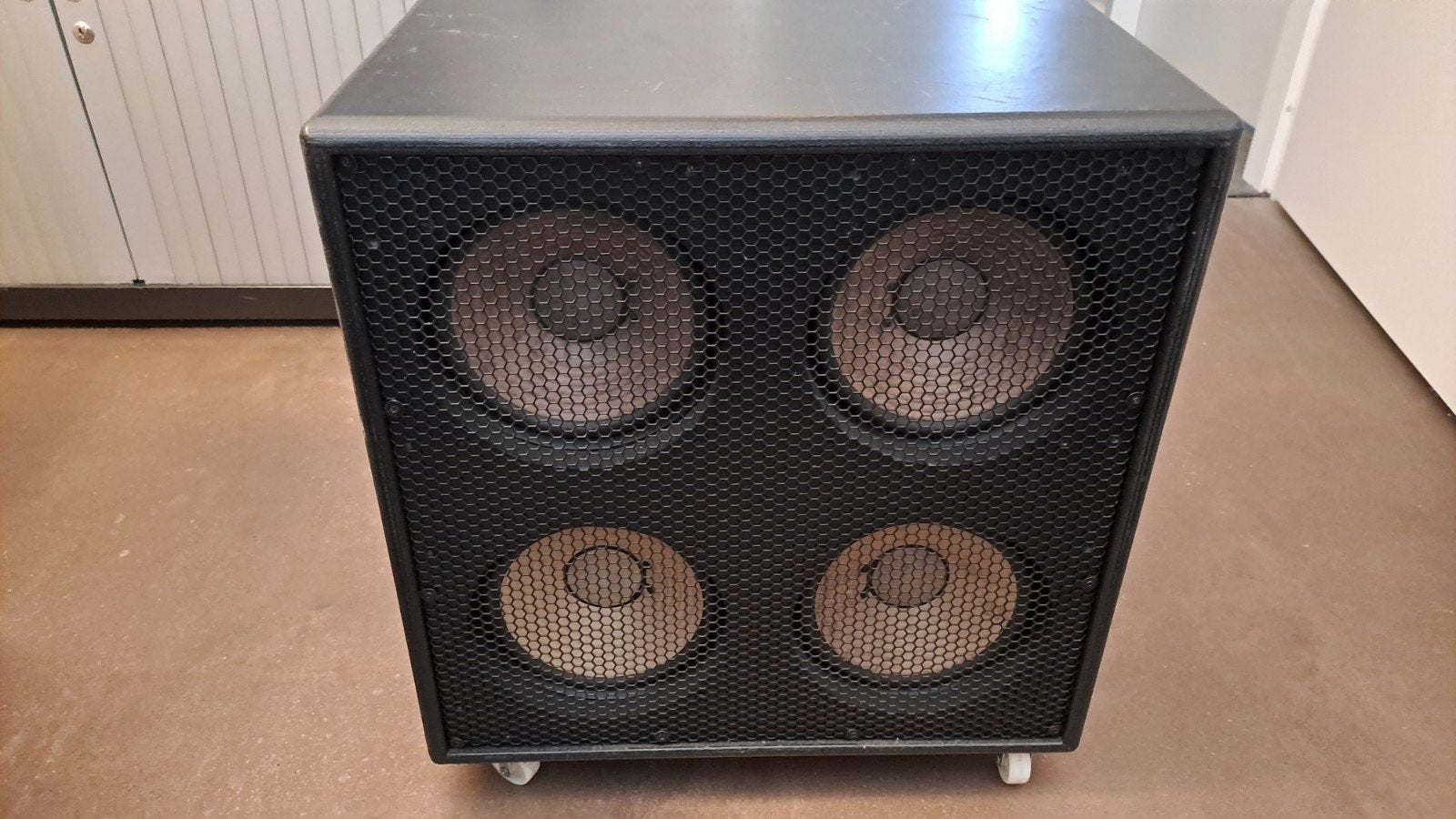 50 Watt Speakerbox. met 4x 50Watt speakers, Gebruikt, Draagbare speaker, Basreflex, Minder dan 60 watt