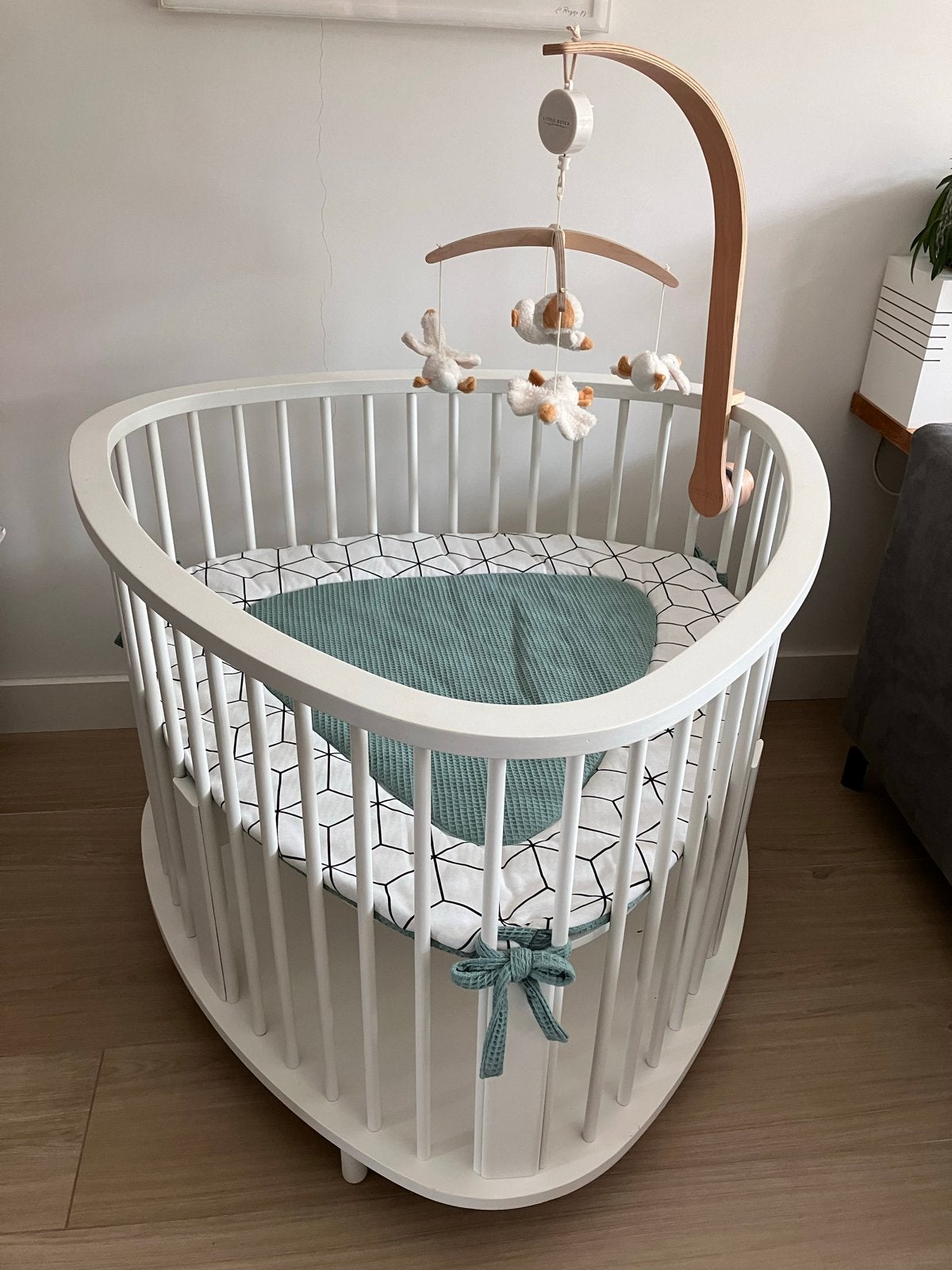 Bopita driehoek box incl. 2 boxkleden, babynest & mobiel, Kinderen en Baby's, Boxen, Ophalen, Zo goed als nieuw, Driehoekig, In hoogte verstelbaar