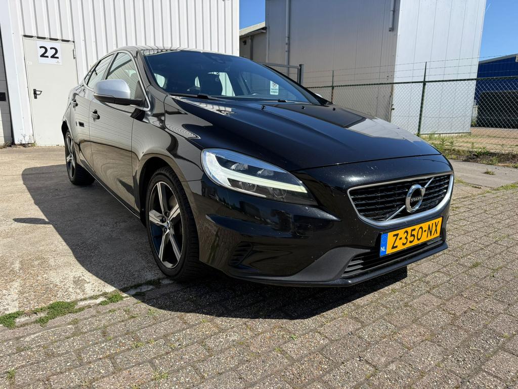 Volvo V40 2.0 D2 Geartronic 2017 Zwart, 4 cilinders, Leder, Diesel, 26 km/l