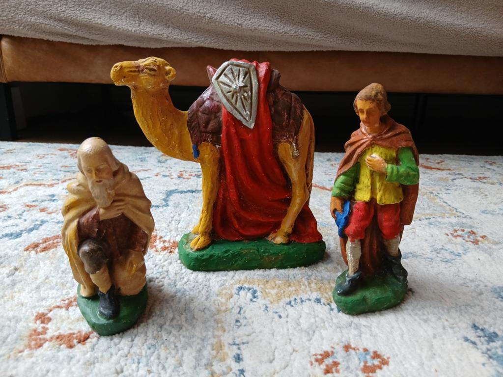 Religieuze beelden o.a. kameel herder, Ophalen