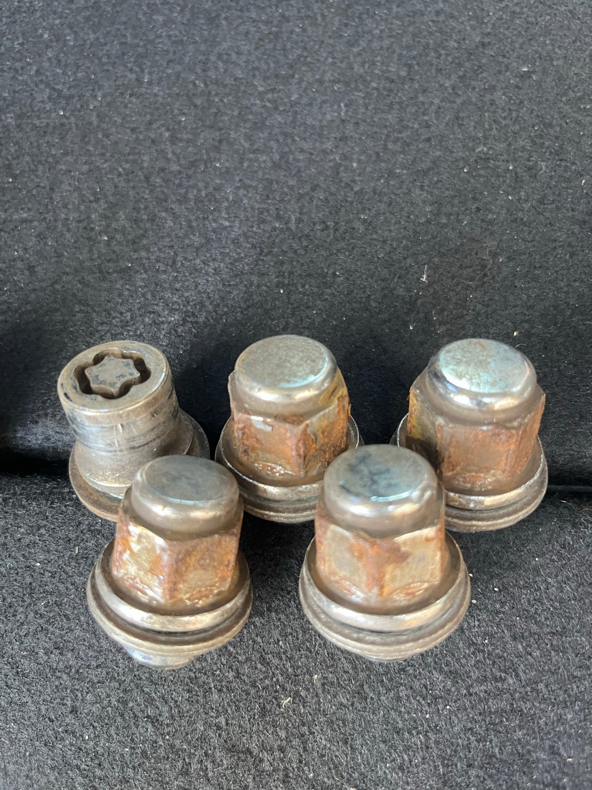 Slotbouten set  auto (velgen banden) van toyota corrola 2005, Ophalen, Gebruikt, Universele onderdelen