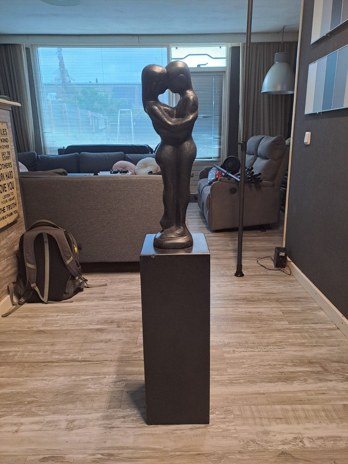 Abstracte sculptuur 'Liefde' op sokkel, Groep mensen, Ophalen of Verzenden, Zwart, Beeld