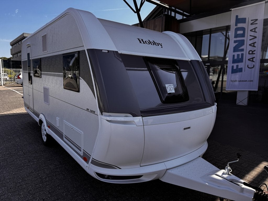 Hobby De Luxe 490 KMF 1750KG + LED pakket 3000,- VOORDEEL!, Caravans en Kamperen, Caravans, Overige typen, Koelkast, Hobby, Bedrijf