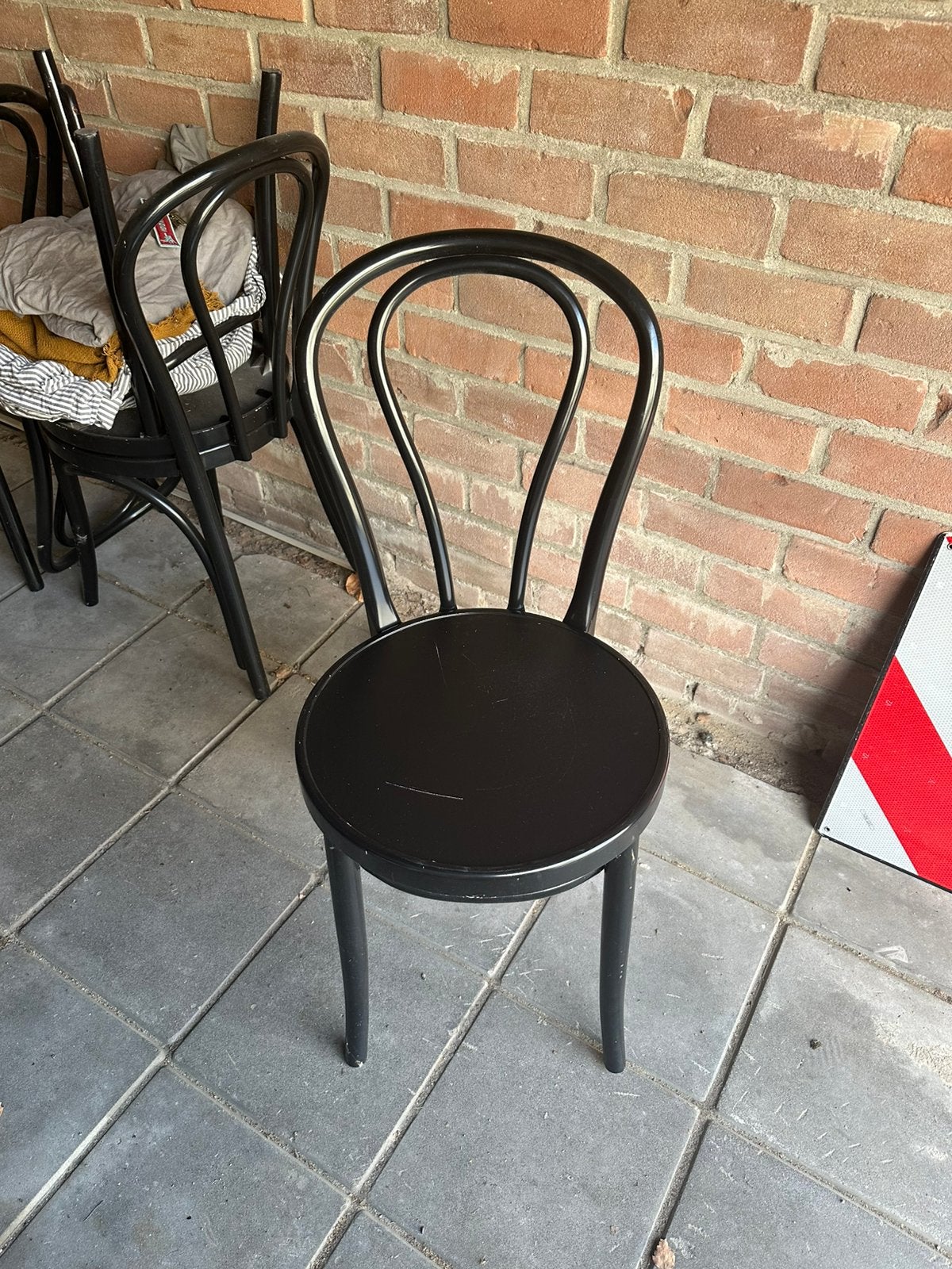 4 zwarte IKEA stoelen in klassieke café-/Thonet-stijl., Huis en Inrichting, Stoelen, Ophalen, Kunststof, Zwart, Zo goed als nieuw